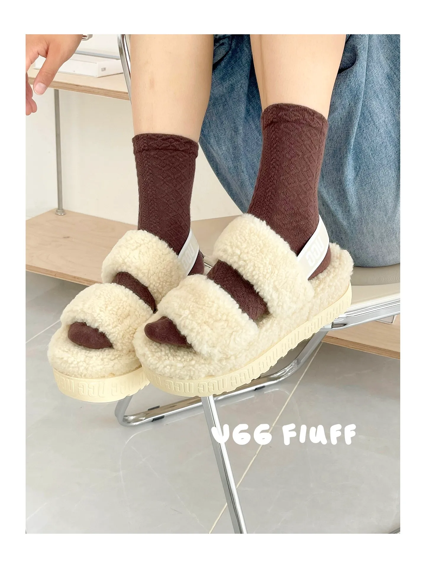 💰440 UGG sheepskin all-in-one snow boots 0876 new autumn and winter style Zhou Dongyu's same style furry slippers Product name: Ovlafita, Longfeng Teddy fur muffin bottom slippers, new at the counter simultaneously It is an upgraded version of the classic oh yeah sandals, the corrugated sheepskin material is used to make it more fashionable and cool, the heel strap is the highlight of the entire design, the muffin bottom visually increases, good news for small sisters, large quantities in stock Code number: 35-41 Color: white, gray, black, pink, army green, maroon